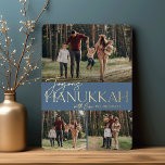 フェスティバル挨拶 | Joyous Hanukkah 3写真 箔シーズンカード<br><div class="desc">私たちのフェスティバルとエレガントハヌカーのカードデザインは、あなたの家族の写真の3つを表示する完璧な方法であるお気に入りの – 水平/風景と2つの正方形。デザインは金ゴールドフォイルタイポグラフィと手書き輝くの「ジョイHanukkah」を特徴とし、あなたの家族の名前と。カードは白い星模様に逆向き。</div>