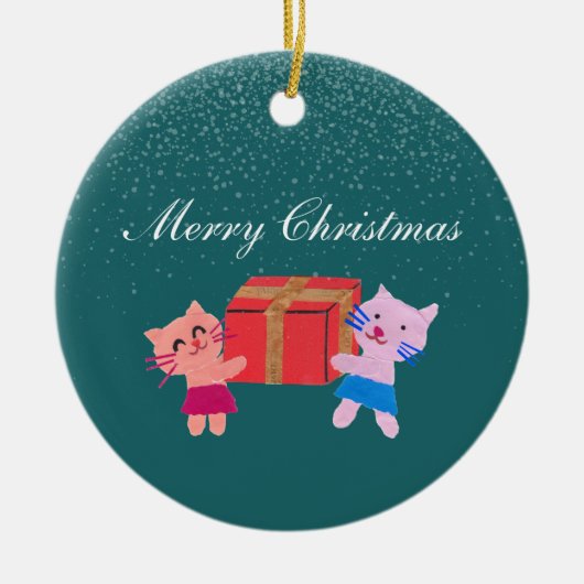 フェスティバル猫とギフトボックスダークグリーンのクリスマスフォト セラミックオーナメント (正面)