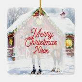 フェスティバル茶色の馬と冬の納屋のクリスマス セラミックオーナメント (裏面)