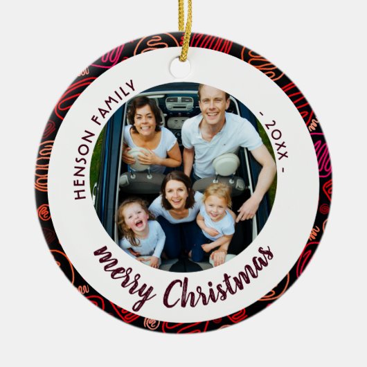 フェスティバル赤いシェイプ家族の写真メリークリスマス セラミックオーナメント (正面)