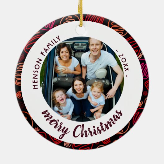 フェスティバル赤いシェイプ家族の写真メリークリスマス セラミックオーナメント (裏面)