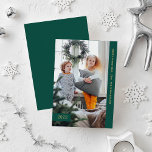 フェスティバル願い |一モダンつの写真 シーズンカード<br><div class="desc">これらのカラフルモダンとカードは、あなたの個人的な写真の側面に沿ってエメラルドグリーンバーを特徴とし、年と小さなマッチのバナーは、追加のスタイルを追加する。金ゴールド色の文字は「メリークリスマス」と言い、あなたの家族の名前を追加することができる。</div>