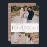 フェスティバル | 3写真Hanukkah シーズンカード<br><div class="desc">私たちのフェスティバルとエレガントハヌカーのカードデザインはあなたの家族の写真の3つを表示する完璧なお気に入りの方法である。デザインはテラスエレガントコッタセリフタイポグラフィと手書き文字で家族の名前を付けた"Joyous Hanukkah"を備えている。カードは白い星模様に逆向き。</div>
