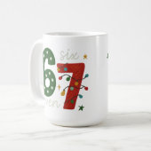 フェスティブ67 - 明るいクリスマスの数字デザイン コーヒーマグカップ (正面左)