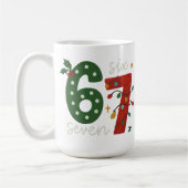 フェスティブ67 - 明るいクリスマスの数字デザイン コーヒーマグカップ (左)