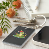 フェスティブ・フロッグ・ジョイ - リリパッドに座るかわいいクリスマスのカエル キーホルダー (正面右)