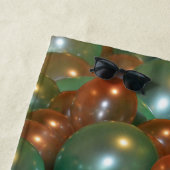 フェストポップ・アートの：風船におもしろいおっきな子犬の ビーチタオル (インサイチュ)