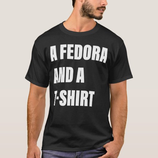 フェドーラと背の高い衣服 Tシャツ (正面)