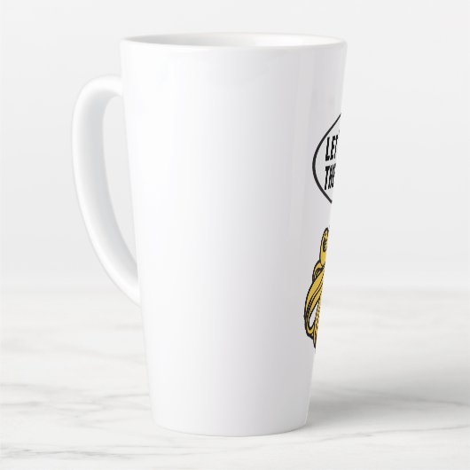 フェミおもしろいニストポップ・アートのアートアンチ家父長制レトロ女性 カフェラテマグ (左アングル)