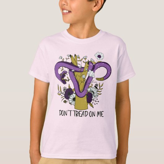 フェミニストに踏み込むな Tシャツ (正面)