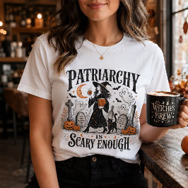 フェミニストのハロウィン仮装に Patriarchy Is Scary Enough Tシャツ