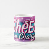 フェミニストを担当するSheEO コーヒーマグカップ (中央)
