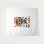 フェラルハロウィーントリックまたはトラシー タペストリー (正面(横))