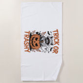 フェラルハロウィーントリックまたはトラシー ビーチタオル (正面)