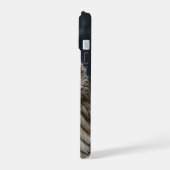 フェルトの鳥の肖像 iPhone 15ケース (左側面)