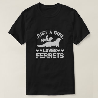 フェレットを愛しているだけの女の子 Tシャツ