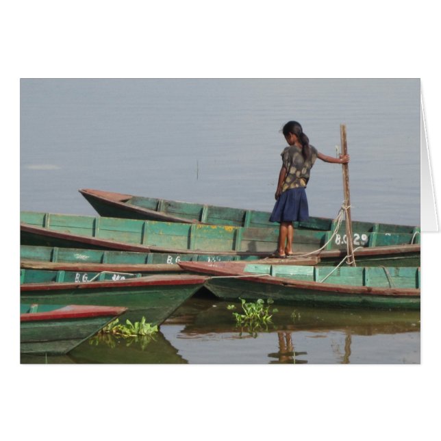 フェワ湖の夏の日 (正面横)