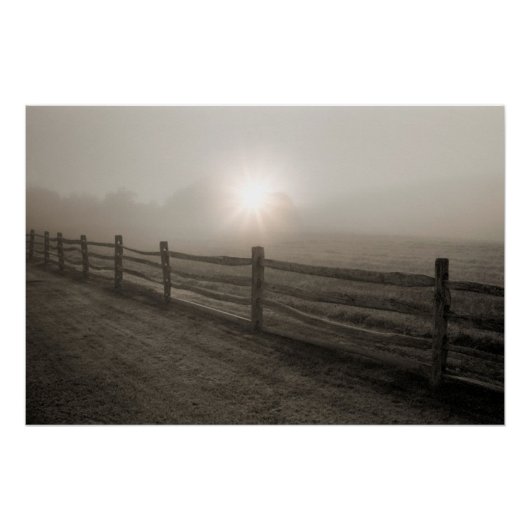 フェンスと日が差すことThrough Fog near Sharon ポスター (正面)