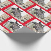 フェンスの上で噛む馬 ラッピングペーパー (角)