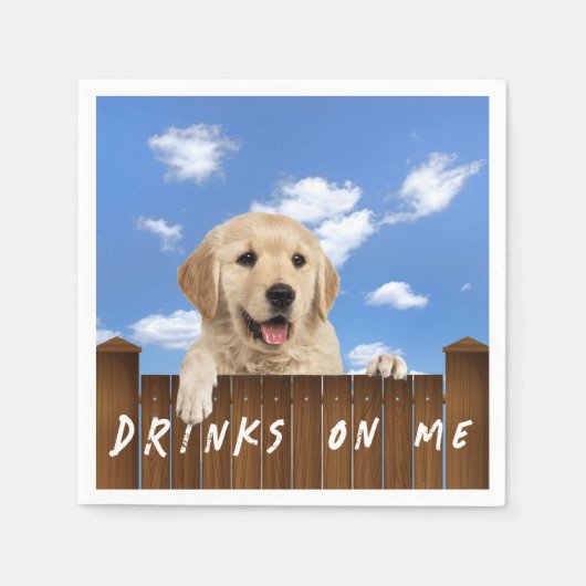 フェンスの上のゴールデンレトリバー スタンダードカクテルナプキン (正面)