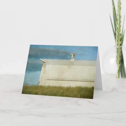 フェンスの上の白い納屋と鳥 カード (正面)