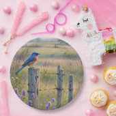 フェンスの柱に乗ったブルーバード ペーパープレート (パーティー)