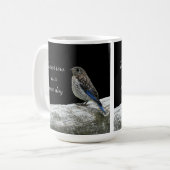 フェンス上の鳥のマグカップ コーヒーマグカップ (正面左)