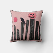 フェンス、カラス、満月、パムとハロウィーンのシーン クッション (裏面)