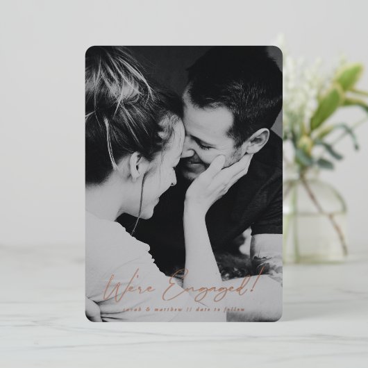 フォイルエレガントスクリプト婚約写真の発表 箔招待状 (立ち正面)