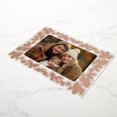 フォイルピネコーンホリデイフォトカード – アンティークホワイト 箔シーズンカード (回転した状態)