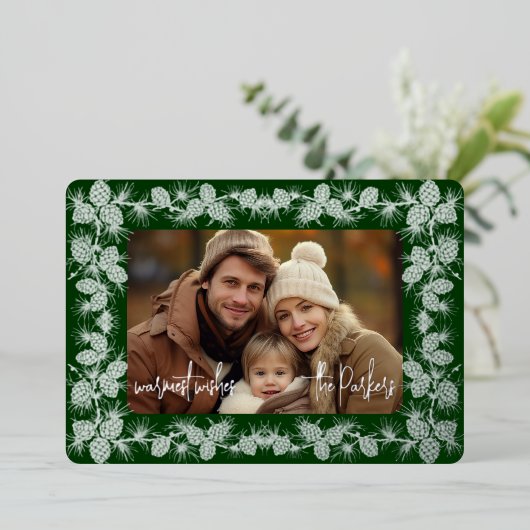 フォイルピネコーンホリデイフォトカード – モアグリーン 箔シーズンカード (立ち正面)