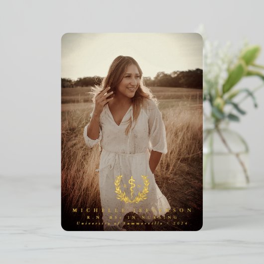 フォイルRNアスクレピウス卒業写真発表 箔招待状 (立ち正面)