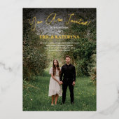 フォトとゴールドフォイルのアクセントを持つ結婚式招待状 箔招待状 (正面)