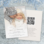 フォトアモダンレイQRクリスマス結婚ズ 招待状<br><div class="desc">フォトアモダンレイQRクリスマス結婚のミニマルスタイルあなたのフェスティバルの結婚ため！QRコードを背面のWebサイトに追加結婚し、ゲストがRSVPを使用して、すべての詳細をオンラインで確認できるように、個別のエンクロージャを必要としない。完全にカスタマイズ可能なデザイン、簡単に文字をパーソナライズし、サンプル写真を自分の写真に置き換えお気に入りのる。背面の冬の白い背景は、[さらに編もし集]オプションを使用して別の色に変更できる。</div>