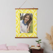 フォトイエロースリートーンダイヤモンドパターン 吊り下げ型タペストリー (寝室)