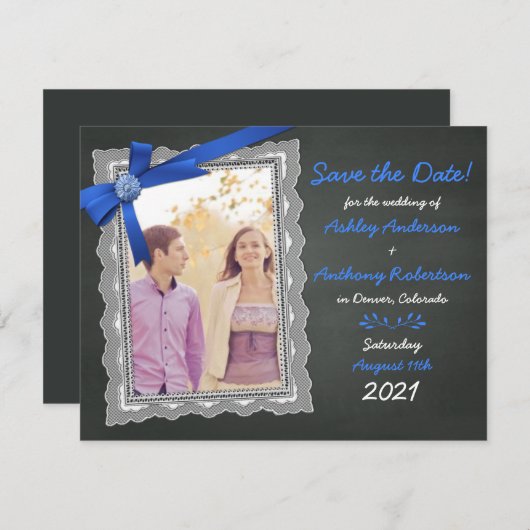 フォトウェディング日付を保存Chalkboardブルーボウ 招待状 (正面/裏面)
