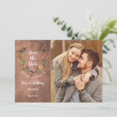 フォトウッドの日付素朴フローラハートの保存 招待状 (スタンド正面)