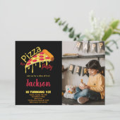 フォトオレンジブラックレッドピザ誕生日招待状 招待状 (スタンド正面)