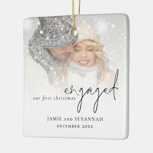フォトオーバーレイスクリプト名1st婚約したクリスマス セラミックオーナメント (左)
