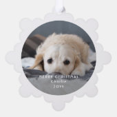 フォトオーバーレイミニマルホワイト文字メリークリスマス オーナメントカード (裏面)