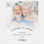 フォトオーバーレイ共有コーヒークロワッサン年名 フリースブランケット (正面)