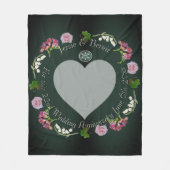 フォトカスタムフローラハート結婚のアニバーサリーグレー フリースブランケット (正面)