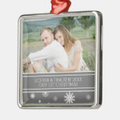 フォトカップルズ初めてのクリスマスオーナメントグレー メタルオーナメント (左)