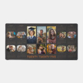 フォトカレンダー2025年通年14枚フォトブラック デスクマット (正面)