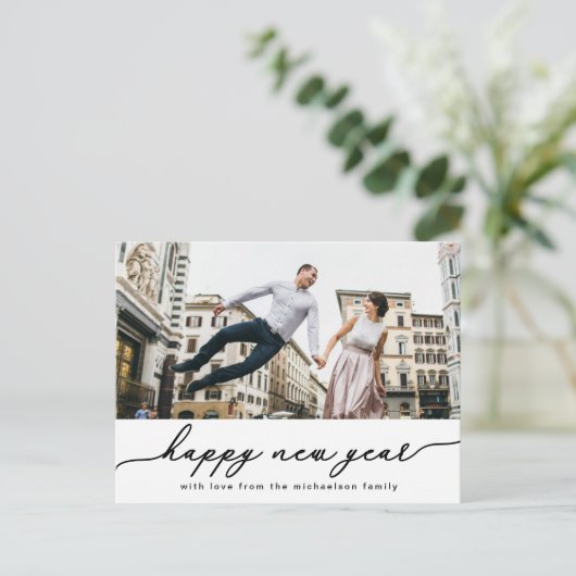 フォトカードで新年を迎えるハッピースクリプト インビテーションポストカード (スタンド正面)