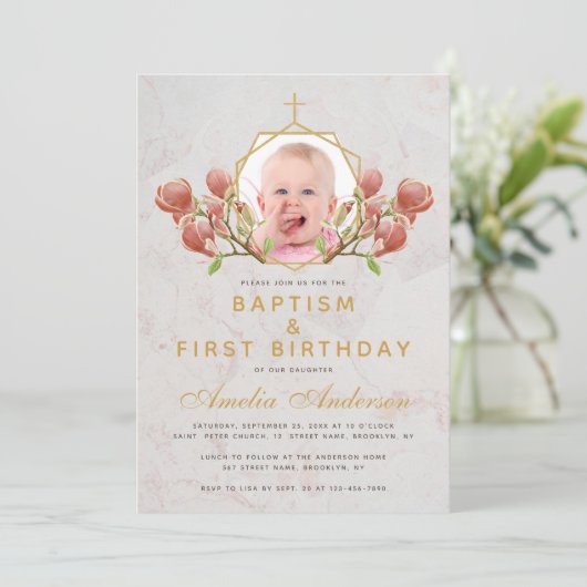 フォトガールバプティスピンクマグノリアファースト誕生日 招待状 (スタンド正面)