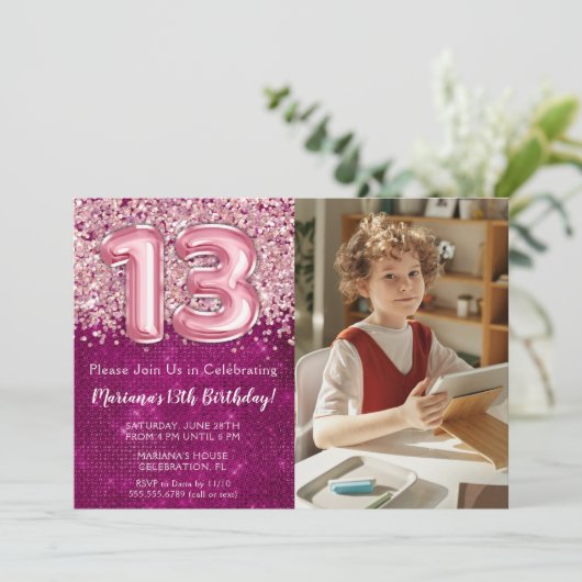 フォトガールマゼンタピンクグリッター13誕生日 招待状 (スタンド正面)