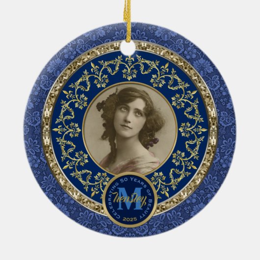 フォトクラシック金ゴールドダマスク記念ダークブルー セラミックオーナメント (裏面)