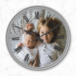 フォトグカスタムレークラスの作成エレガント ラージ壁時計<br><div class="desc">装飾的なペルソナライクラシカルブ可能な時計のデザインエレガントと、お使いのカスタム写真、画像またはロゴ。</div>