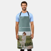 フォトグモダンリーンファミリーラブギフト エプロン (着用した状態)